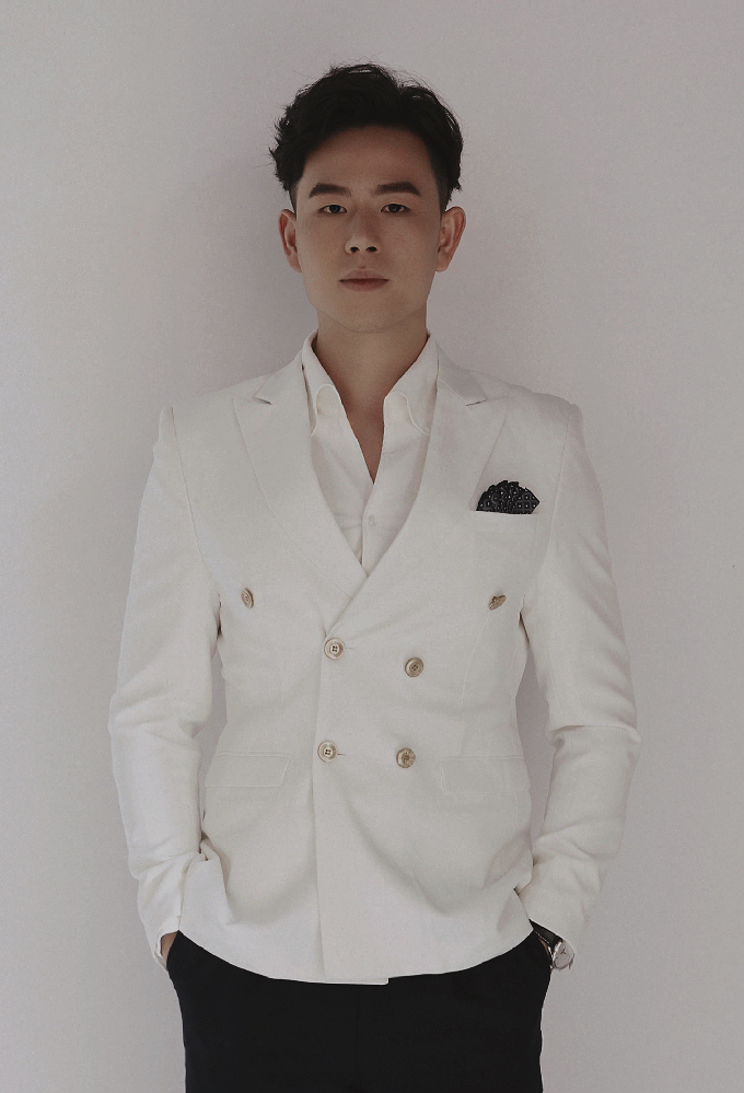 李曉峰（國瓷紅葉畫院高級(jí)畫師）