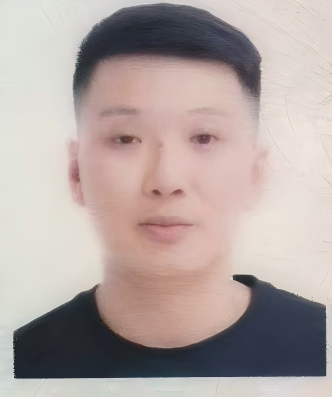 李思偉（國(guó)瓷紅葉畫院高級(jí)畫師）